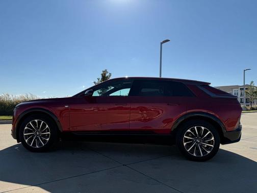 2024 Cadillac LYRIQ Sport