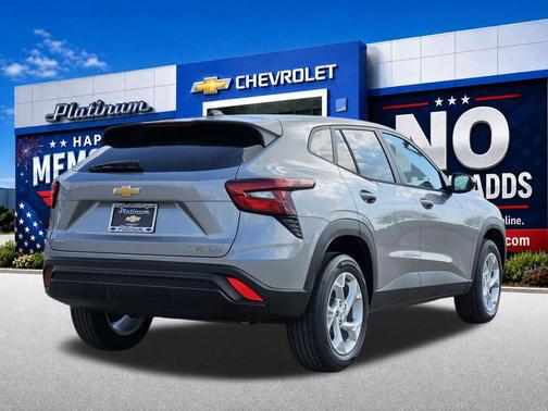 Sterling Gray Metallic 2026 Chevrolet Trax LS