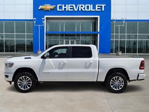 Bright White Clearcoat 2024 RAM 1500 Laramie