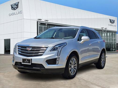 Radiant Silver Metallic 2017 Cadillac XT5 Luxury