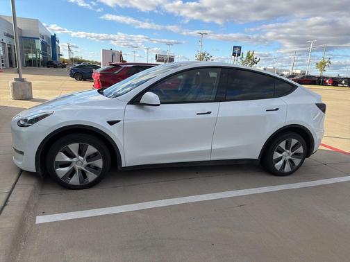 2023 Tesla Model Y Long Range Dual Motor All-Wheel Drive