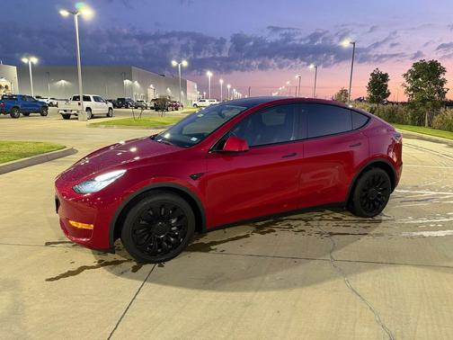 2022 Tesla Model Y Long Range Dual Motor All-Wheel Drive