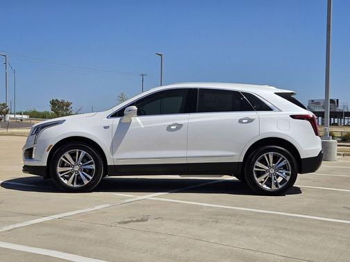 Crystal White Tricoat 2026 Cadillac XT5 Premium Luxury