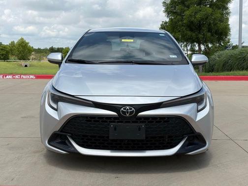 Classic Silver Metallic 2024 Toyota Corolla SE