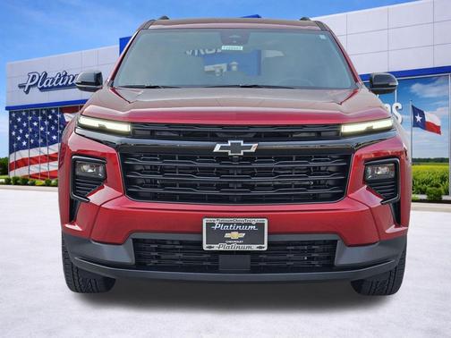 Radiant Red Tintcoat 2026 Chevrolet Traverse LT