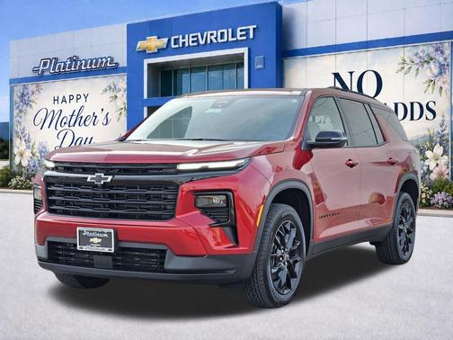 Radiant Red Tintcoat 2026 Chevrolet Traverse LT