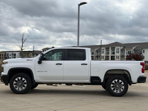 2024 Chevrolet Silverado 2500 Custom
