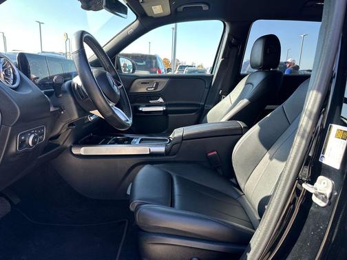 2025 Mercedes-Benz GLB 250 4MATIC