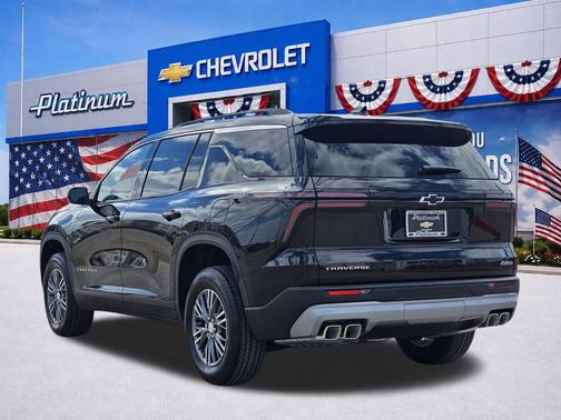 Mosaic Black Metallic 2026 Chevrolet Traverse LT