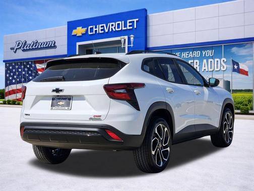 Summit White 2026 Chevrolet Trax FWD 2RS