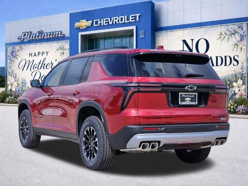 Radiant Red Tintcoat 2026 Chevrolet Traverse AWD Z71