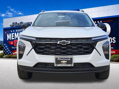 Summit White 2026 Chevrolet Trax LT
