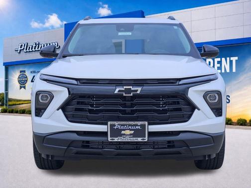 Summit White 2026 Chevrolet Trailblazer LT