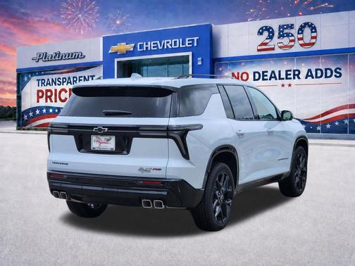 Polar White Tricoat 2026 Chevrolet Traverse RS
