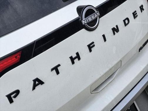 2023 Nissan Pathfinder Platinum FWD