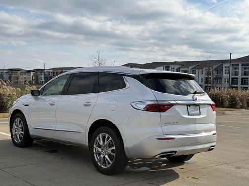 2023 Buick Enclave Essence FWD