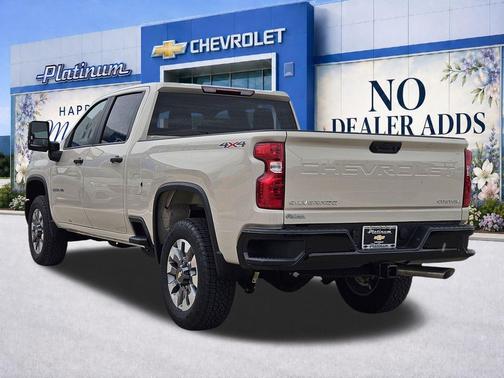 White Sands 2026 Chevrolet Silverado 2500 Custom