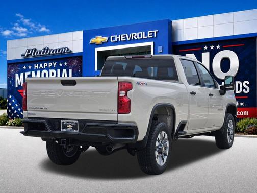 White Sands 2026 Chevrolet Silverado 2500 Custom