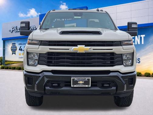 White Sands 2026 Chevrolet Silverado 2500 Custom