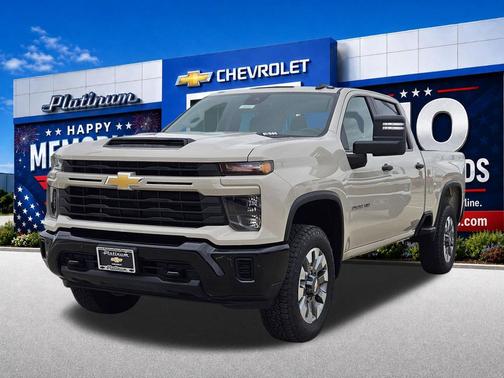 White Sands 2026 Chevrolet Silverado 2500 Custom
