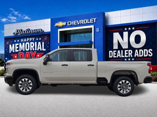 White Sands 2026 Chevrolet Silverado 2500 Custom