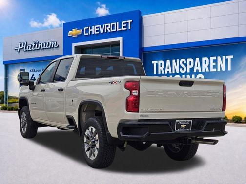White Sands 2026 Chevrolet Silverado 2500 Custom