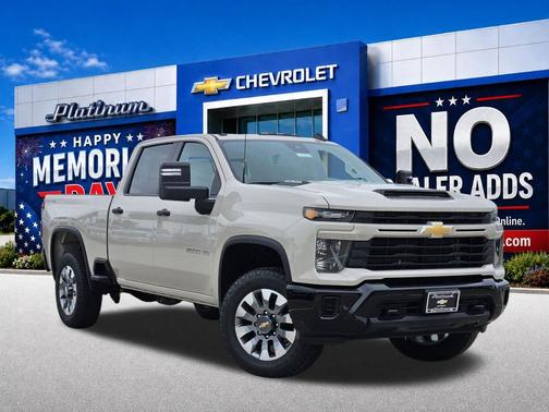 White Sands 2026 Chevrolet Silverado 2500 Custom