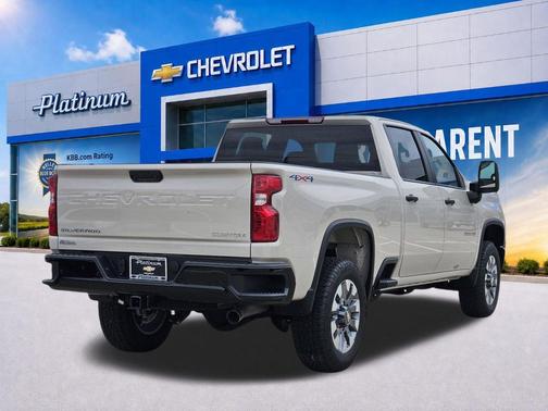 White Sands 2026 Chevrolet Silverado 2500 Custom