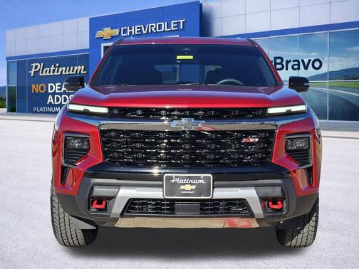 Radiant Red Tintcoat 2025 Chevrolet Traverse AWD Z71