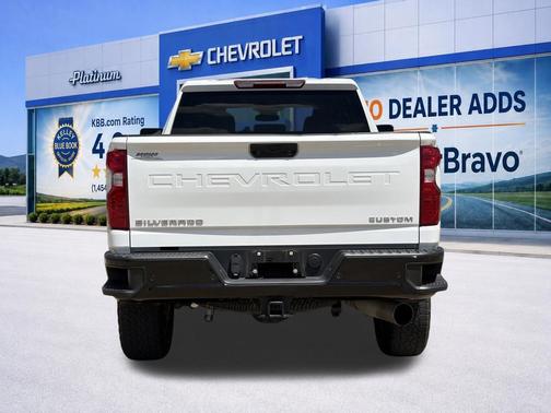 Summit White 2025 Chevrolet Silverado 2500 Custom