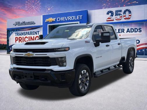 Summit White 2025 Chevrolet Silverado 2500 Custom