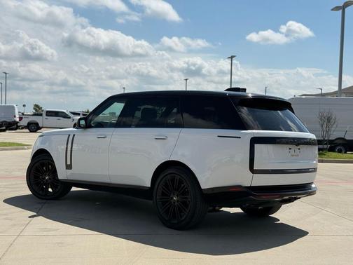 2025 Land Rover Range Rover P530 SE 7 Seat