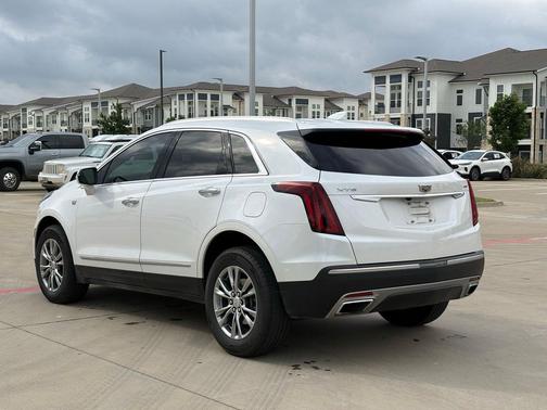 Crystal White Tricoat 2021 Cadillac XT5 Premium Luxury