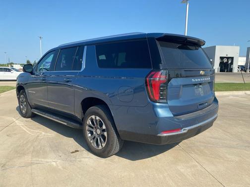 2025 Chevrolet Suburban LS