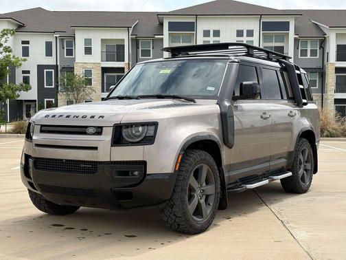 Bronze 2023 Land Rover Defender 130 X-Dynamic SE