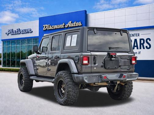 Granite Crystal Metallic Clearcoat 2018 Jeep Wrangler Unlimited Sahara