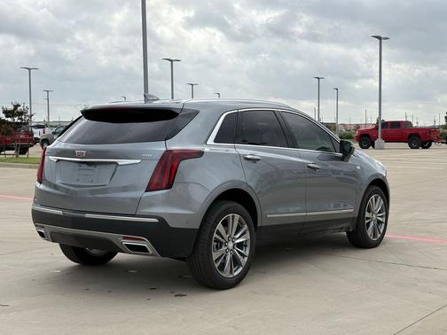 Argent Silver Metallic 2025 Cadillac XT5 Premium Luxury