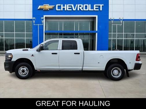 2023 RAM 3500 Tradesman Crew Cab 4x4 8' Box
