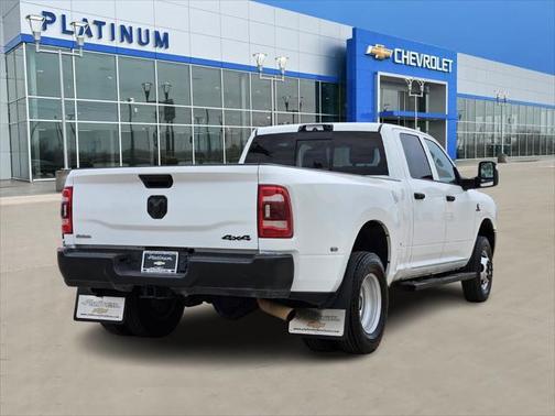 2023 RAM 3500 Tradesman Crew Cab 4x4 8' Box