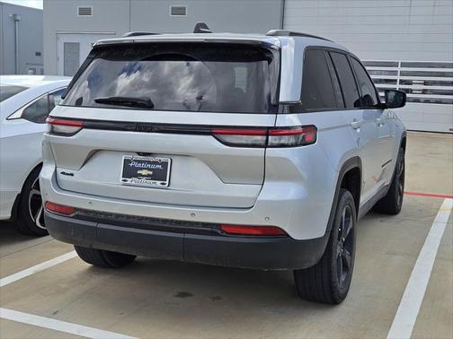2022 Jeep Grand Cherokee Altitude