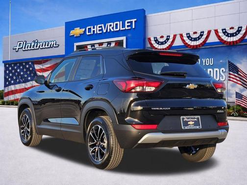 Mosaic Black Metallic 2026 Chevrolet Trailblazer LT
