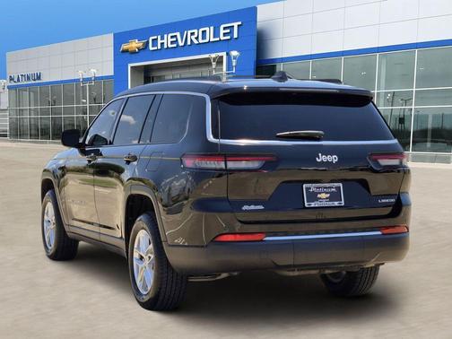 Diamond Black Crystal Pearlcoat 2025 Jeep Grand Cherokee L Laredo