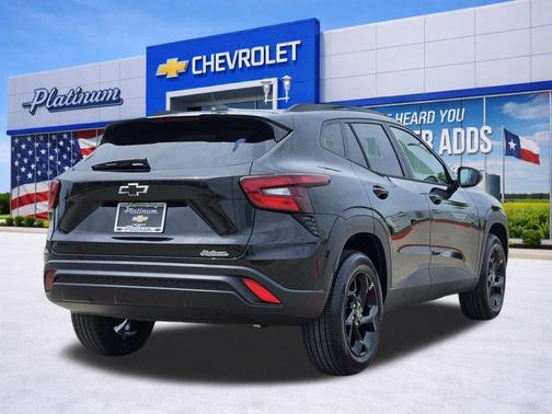 Mosaic Black Metallic 2026 Chevrolet Trax LT