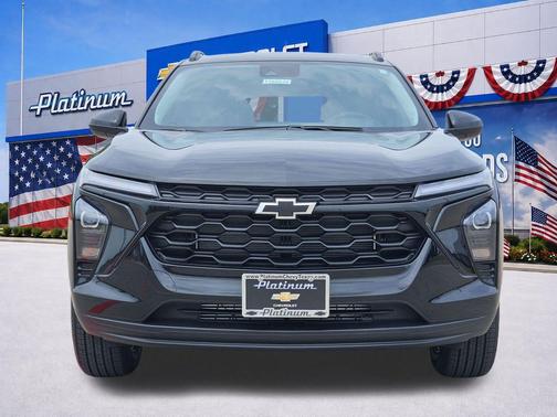 Mosaic Black Metallic 2026 Chevrolet Trax LT