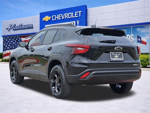 Mosaic Black Metallic 2026 Chevrolet Trax LT