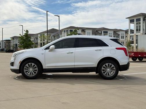 Crystal White Tricoat 2017 Cadillac XT5 Luxury