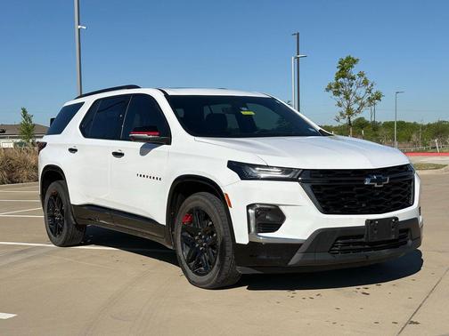Summit White 2023 Chevrolet Traverse Premier