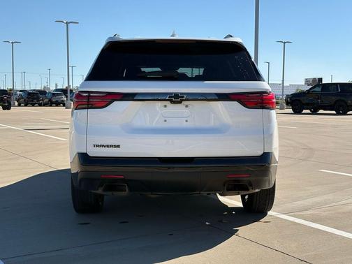 Summit White 2023 Chevrolet Traverse Premier
