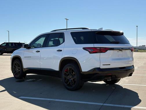Summit White 2023 Chevrolet Traverse Premier