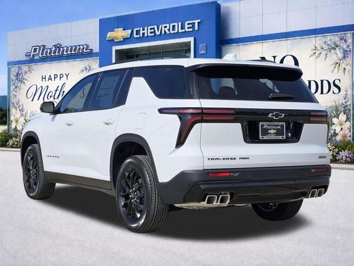 Summit White 2026 Chevrolet Traverse LT